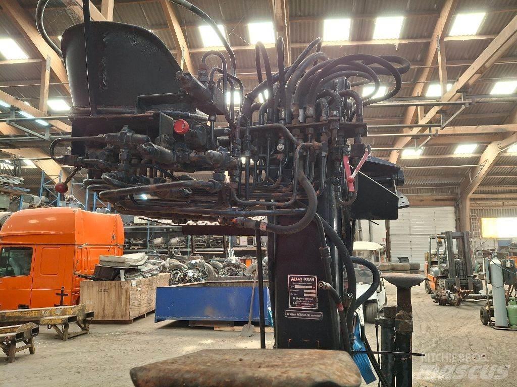 Atlas AK 4002 Nakládací jeřáby