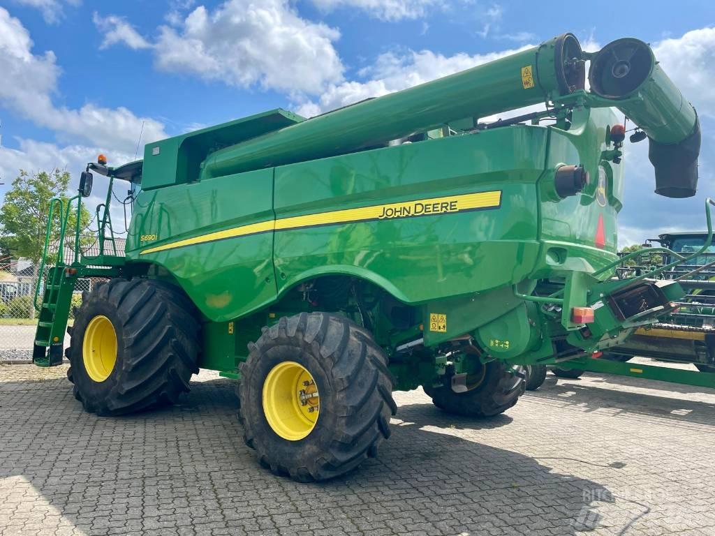 John Deere S 690 i Sklízecí mlátičky