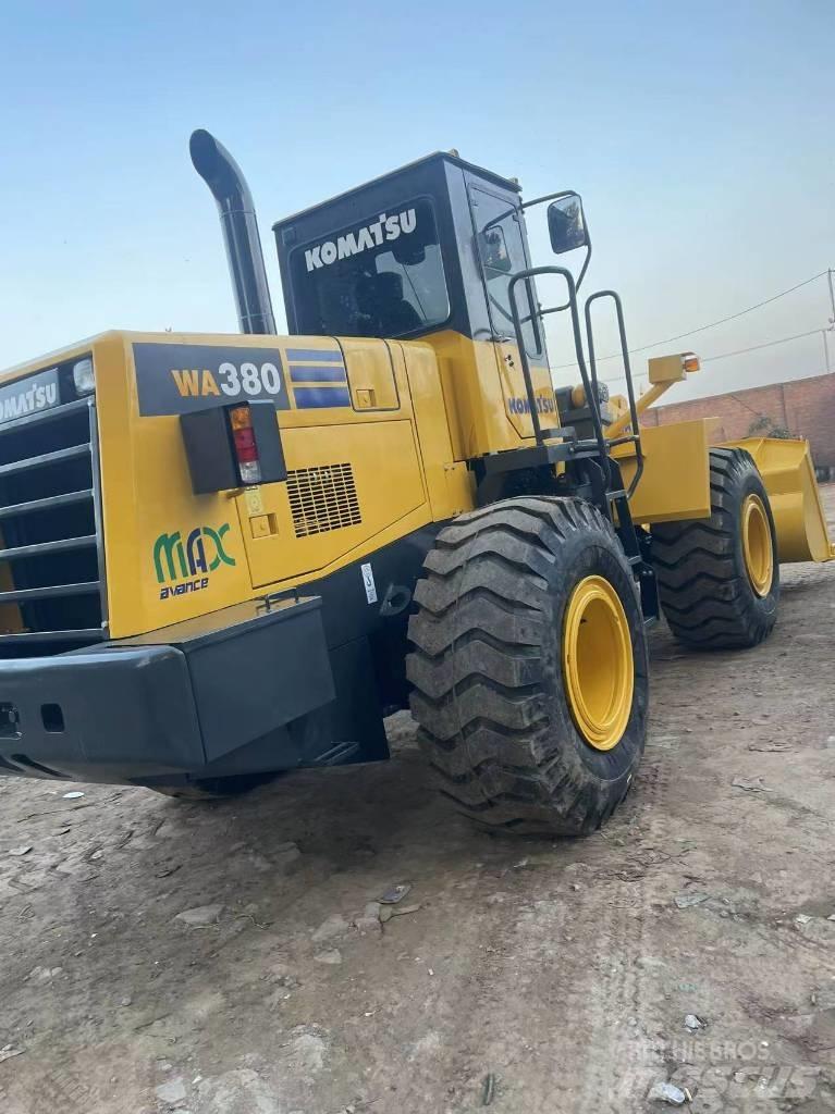 Komatsu WA 380 Kolové nakladače