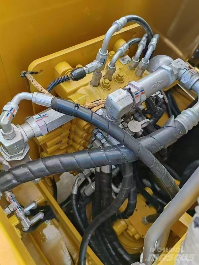 CAT 307E2 Pásová rýpadla