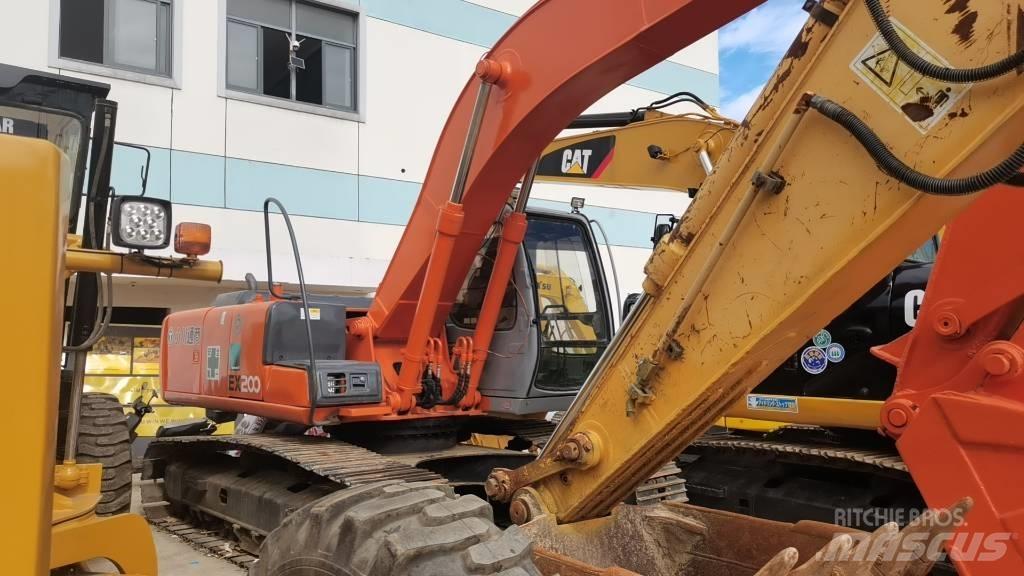 Hitachi EX 200-5 Pásová rýpadla