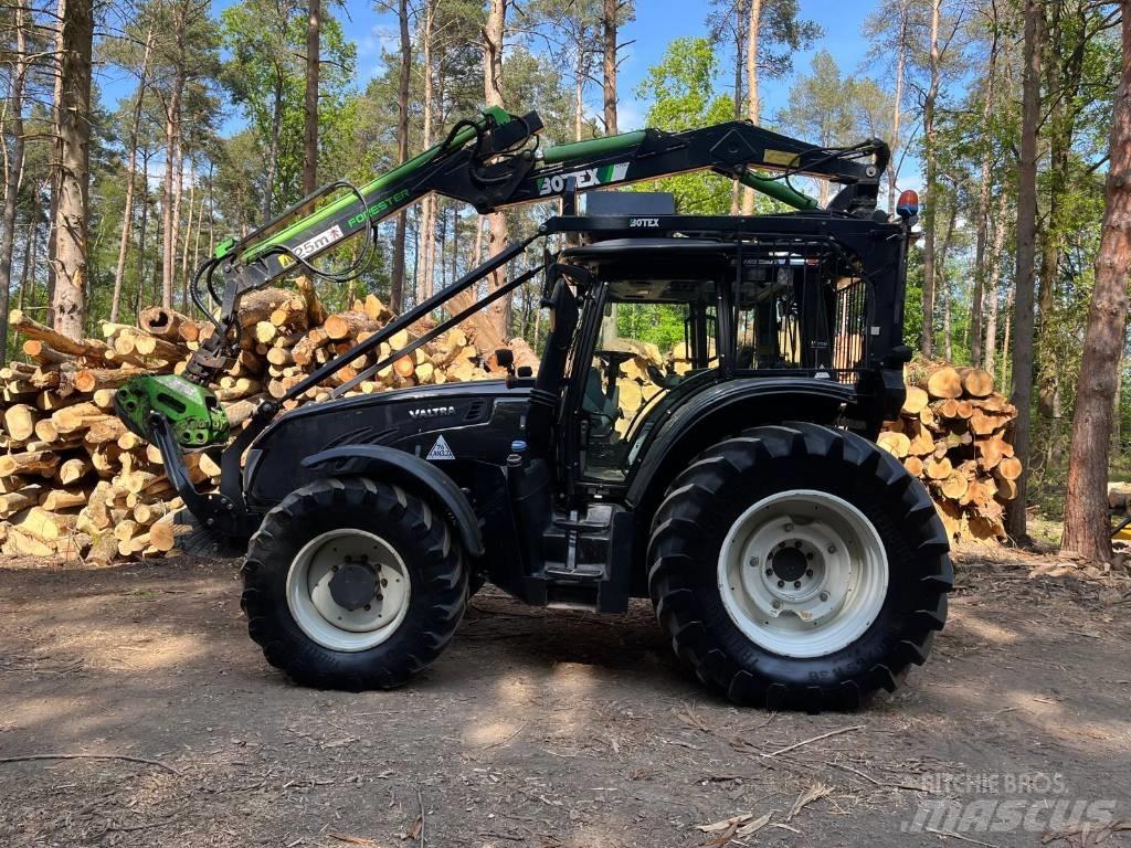 Valtra T183 Versu Traktory