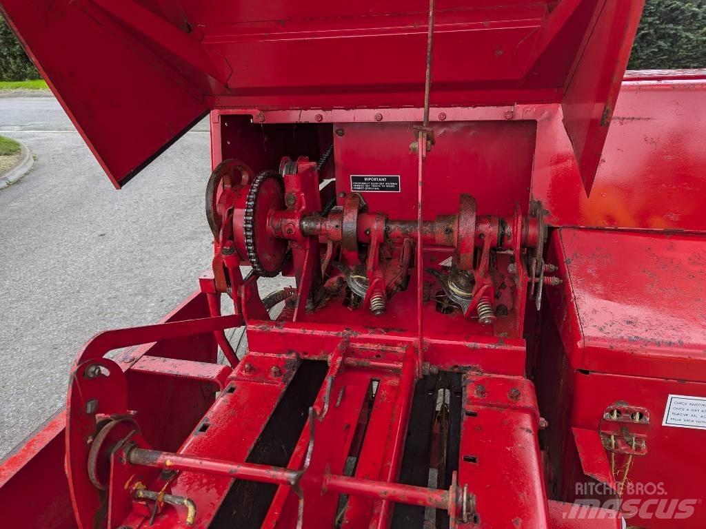 Massey Ferguson 124 Lis na hranaté balíky