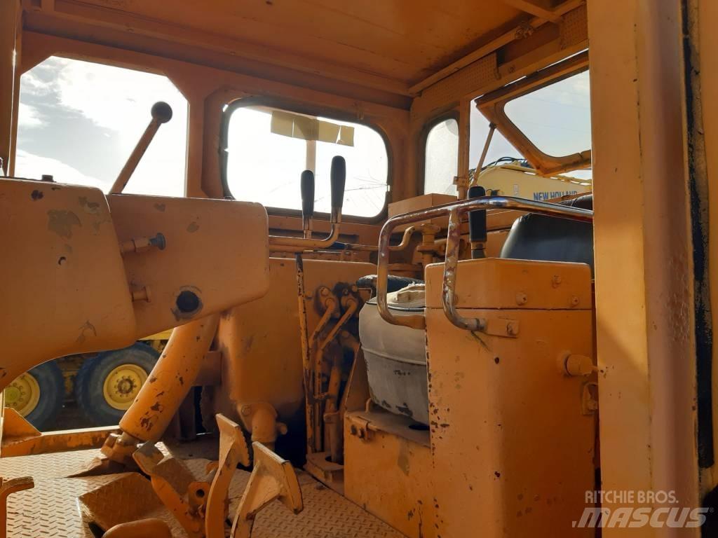Komatsu D 85 E-12 Pásové dozery