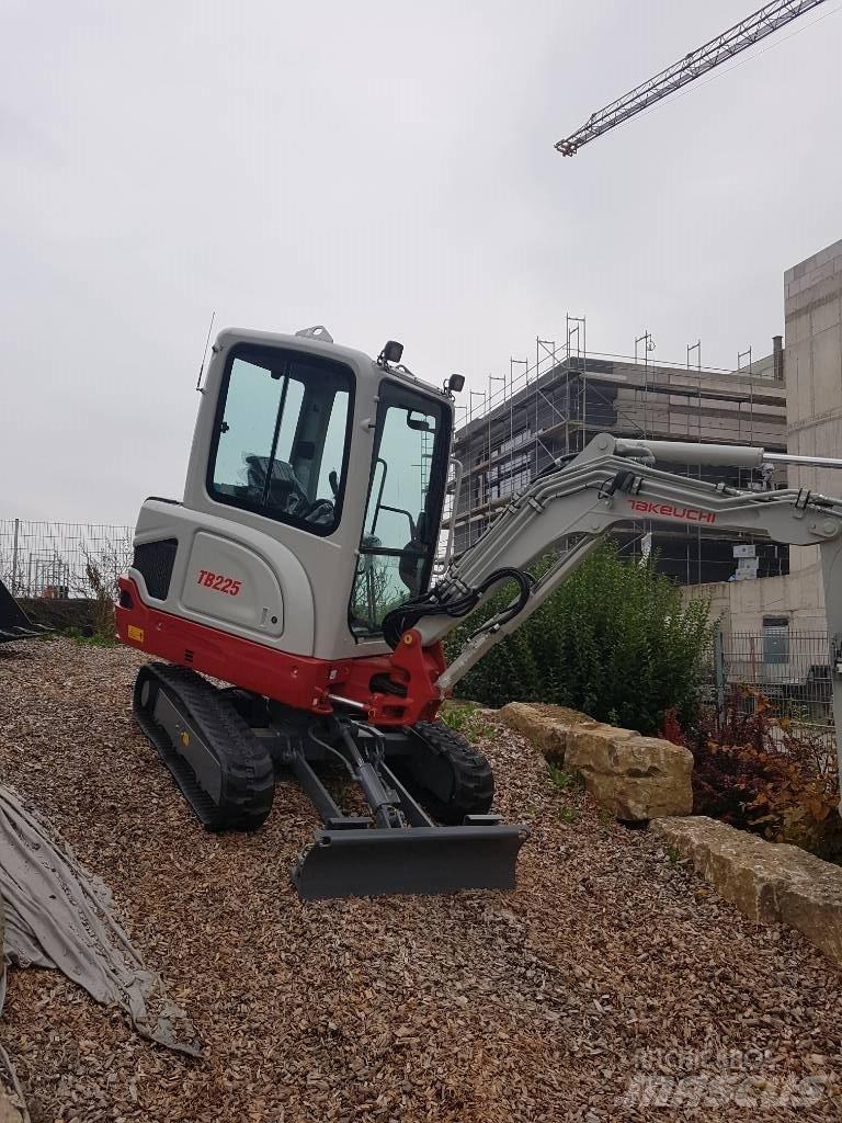 Takeuchi TB225 Mini rýpadla < 7t