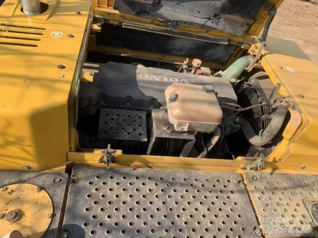 Volvo EC 380 Pásová rýpadla