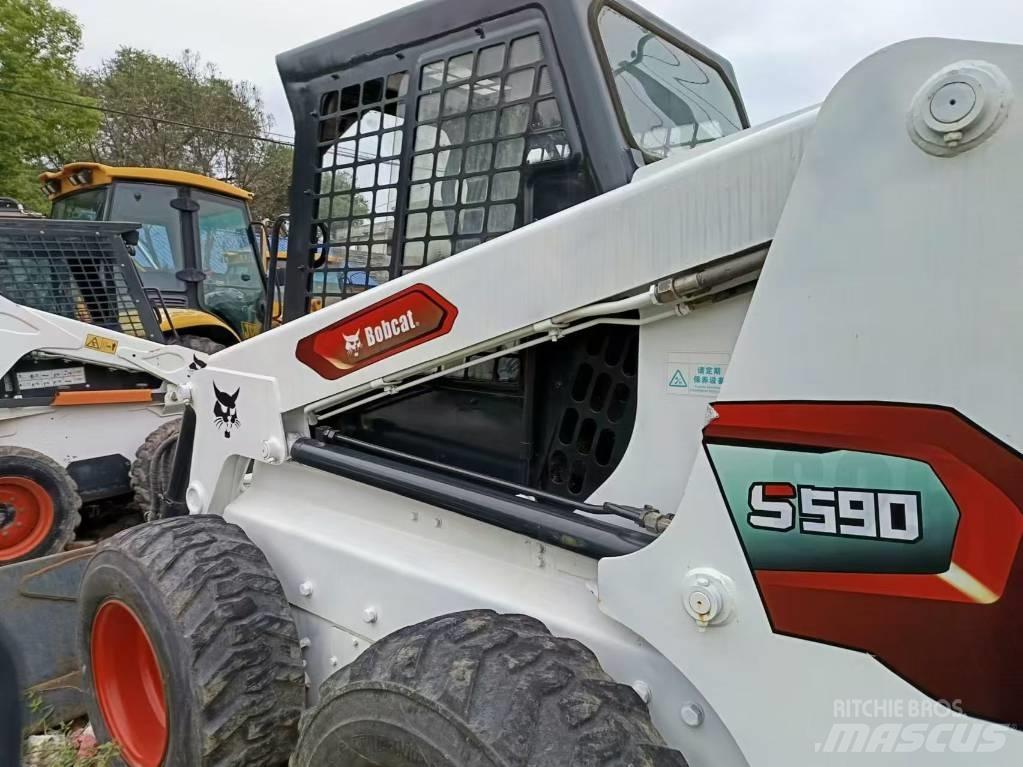 Bobcat S 590 Smykem řízené nakladače