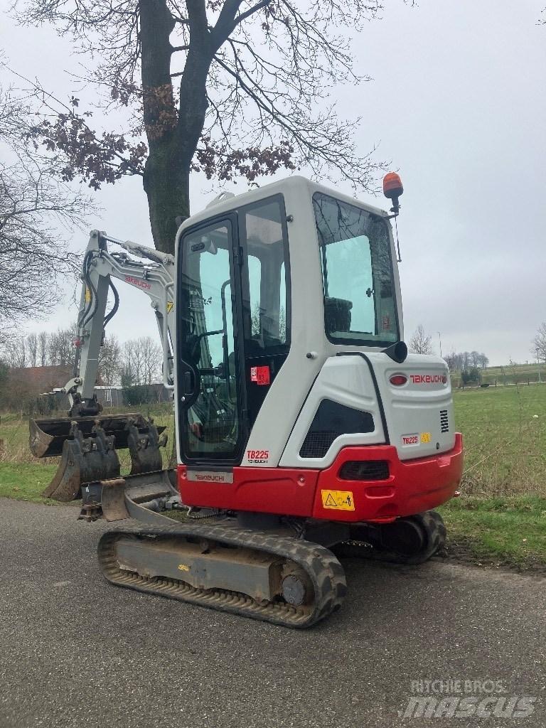 Takeuchi TB225 extra Mini rýpadla < 7t