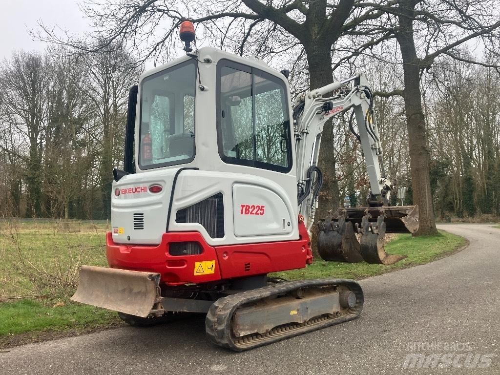 Takeuchi TB225 extra Mini rýpadla < 7t