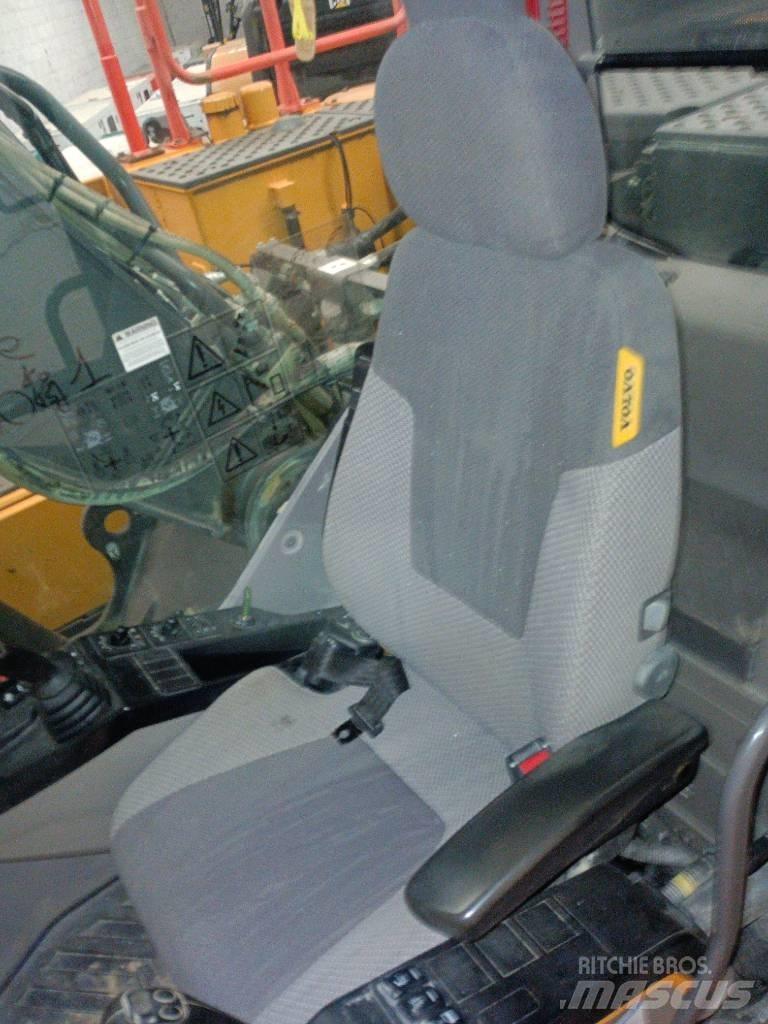 Volvo EC 220 E Pásová rýpadla