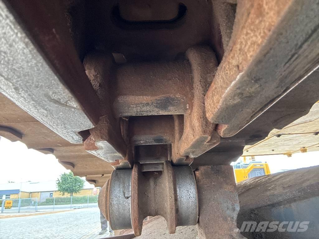 Komatsu HB215LC-1 Stroje pro manipulaci s odpadem