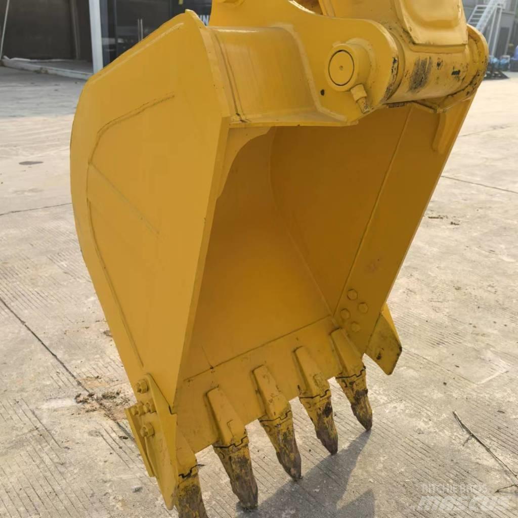 Komatsu PC 130 Pásová rýpadla
