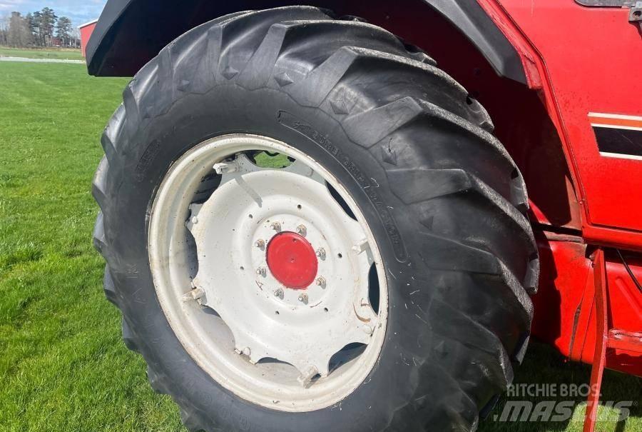 Case IH 844 XL Traktory
