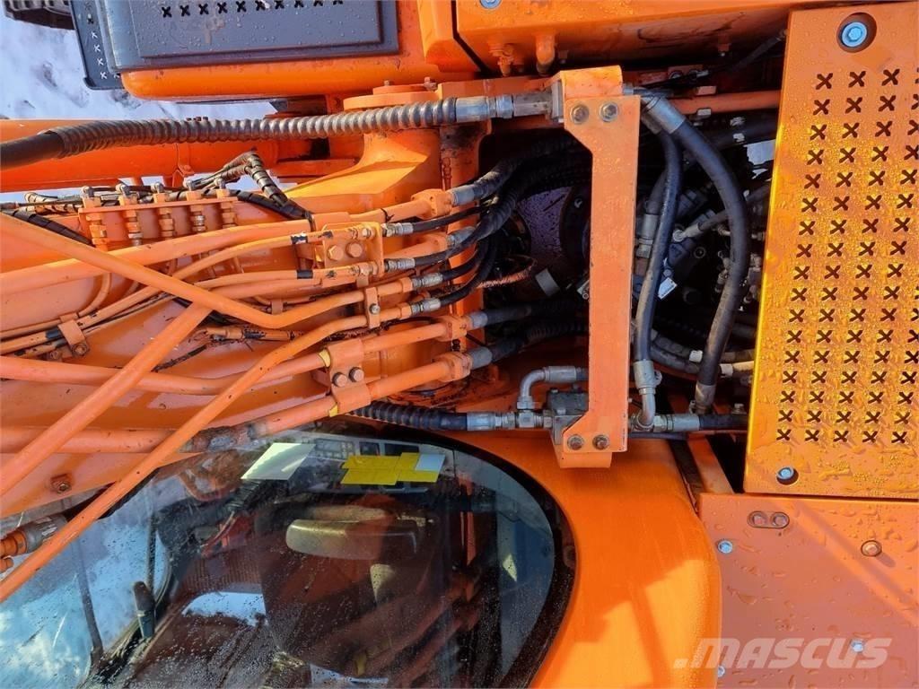 Doosan DX 225 LC Pásová rýpadla