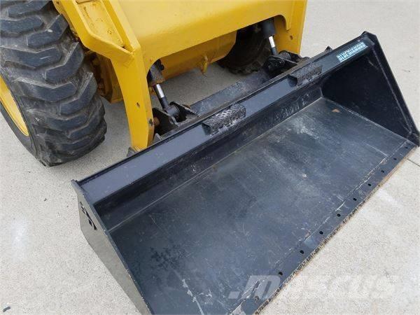 CAT 272 D Smykem řízené nakladače
