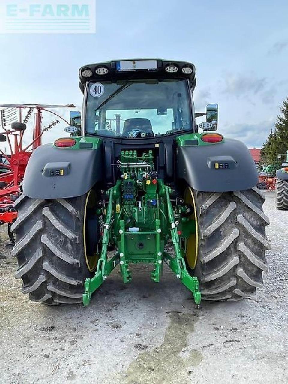 John Deere 6r 215 Traktory