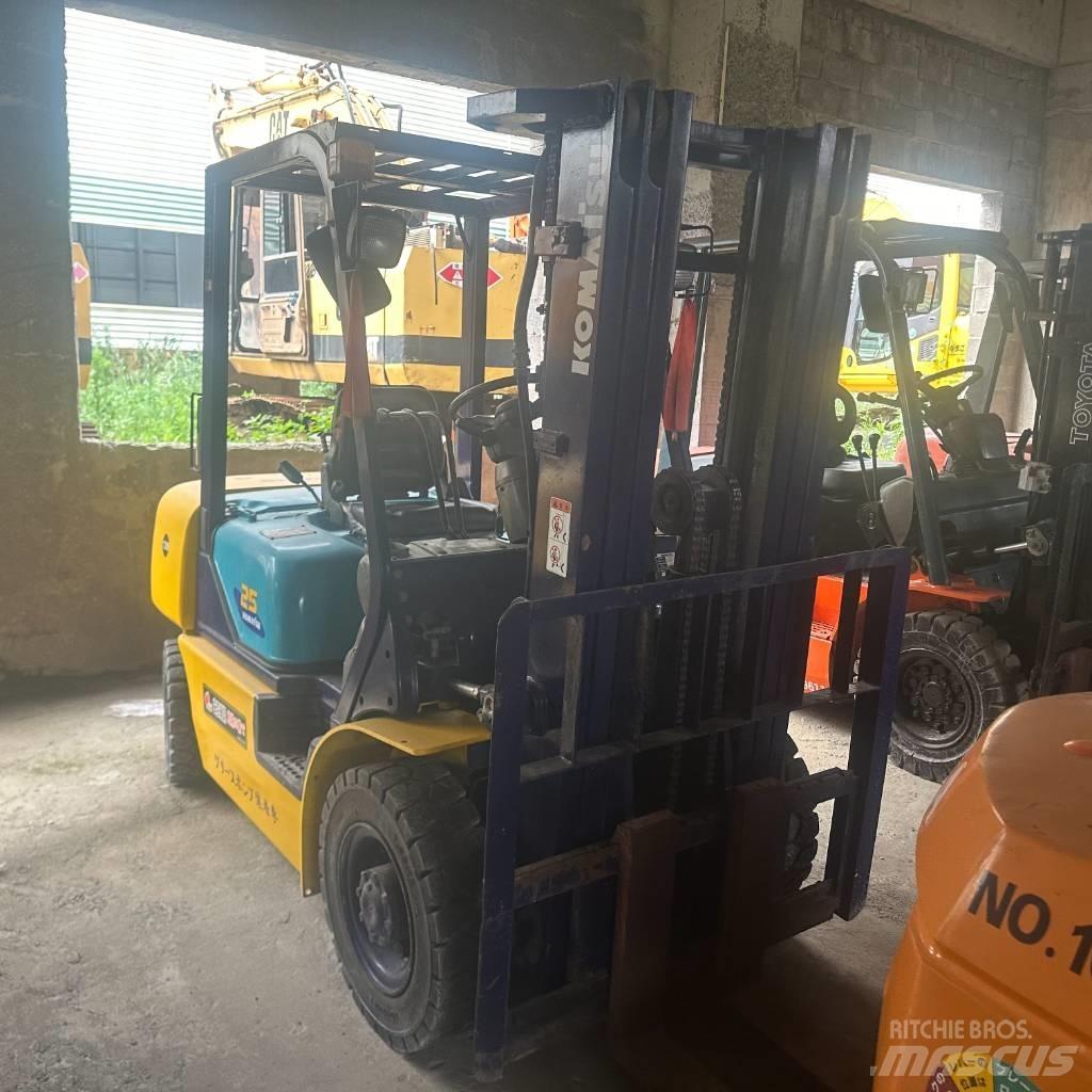 Komatsu F25T-14 Dieselové vozíky