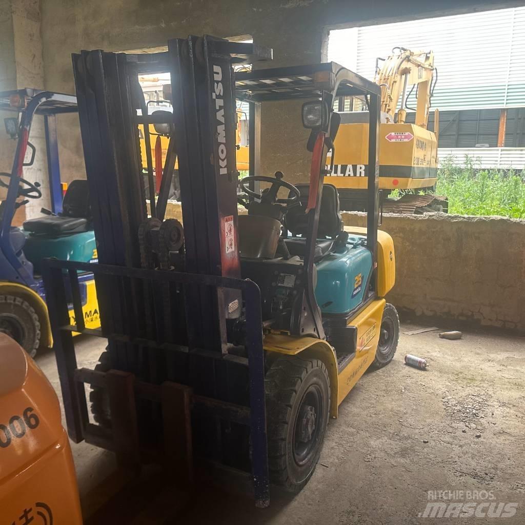 Komatsu F25T-14 Dieselové vozíky