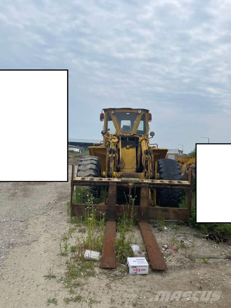CAT 980 B Kolové nakladače