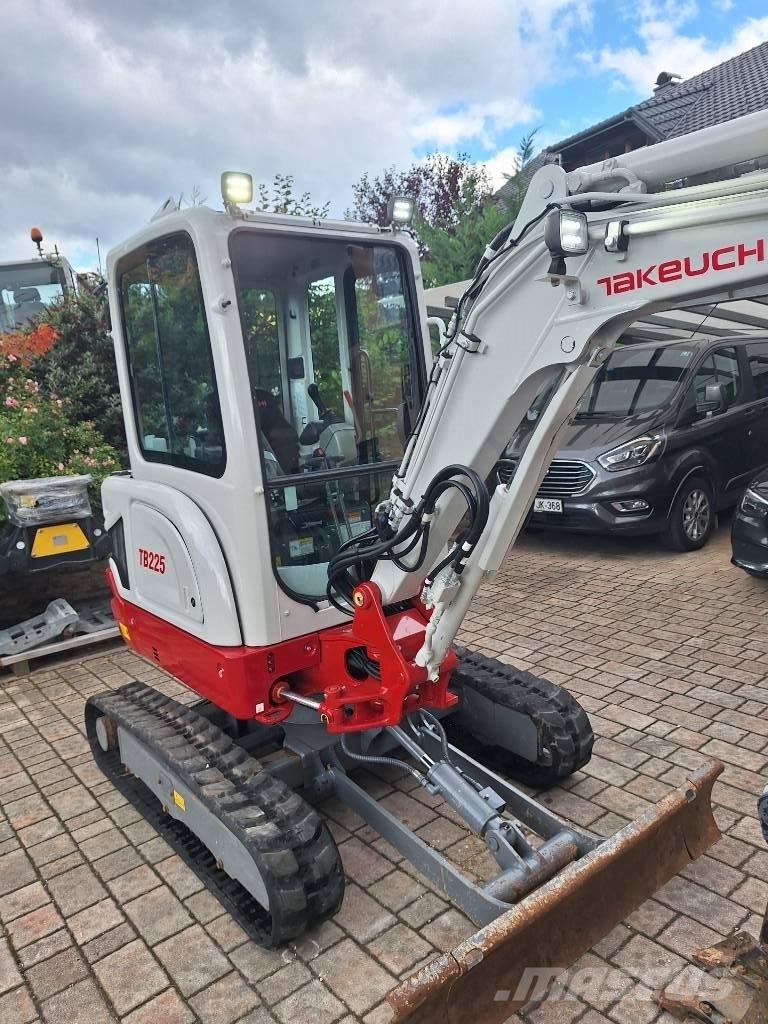 Takeuchi TB 225 Mini rýpadla < 7t