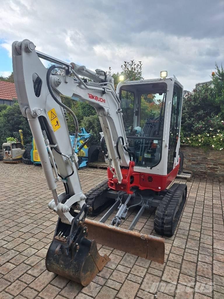Takeuchi TB 225 Mini rýpadla < 7t