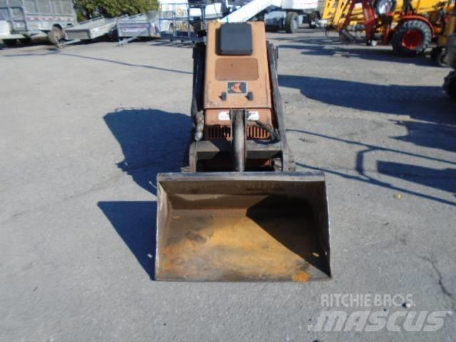 Ditch Witch SK 650 Smykem řízené nakladače