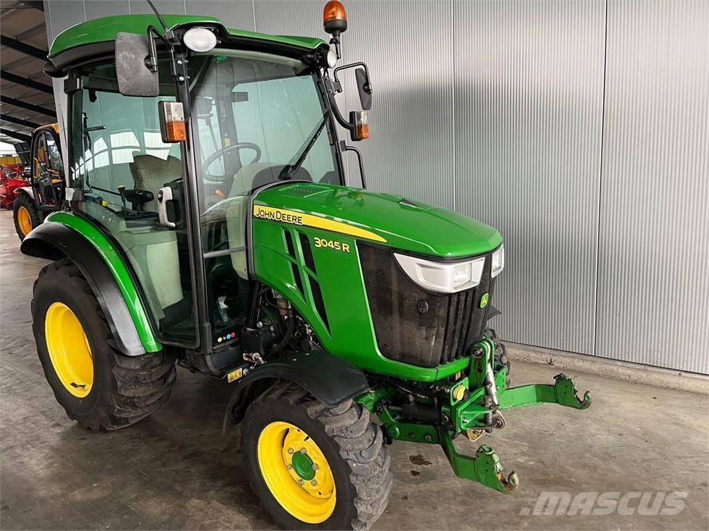 John Deere 3045 R Traktory