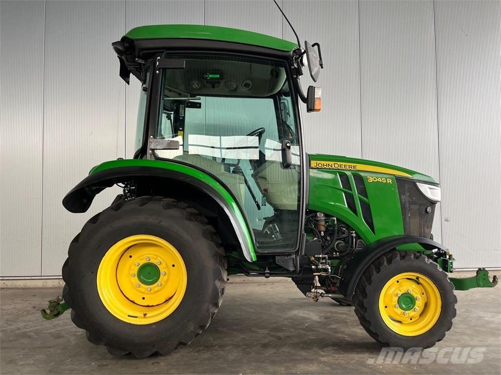 John Deere 3045 R Traktory