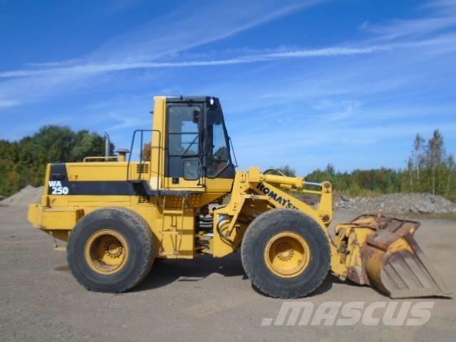 Komatsu WA 250 Kolové nakladače