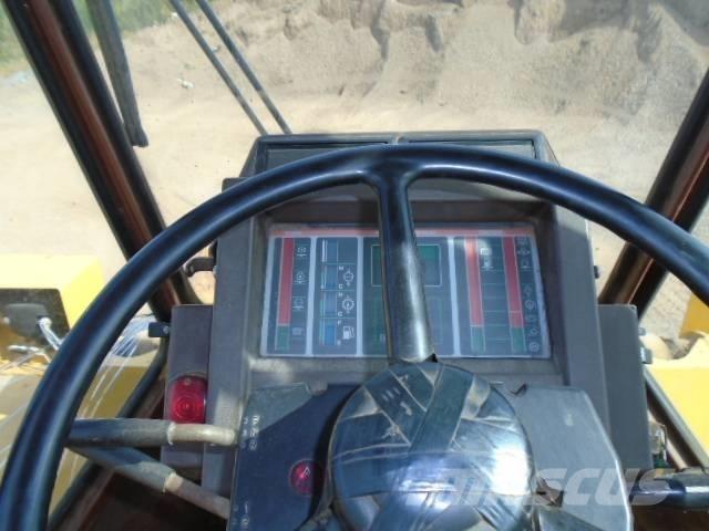 Komatsu WA 250 Kolové nakladače