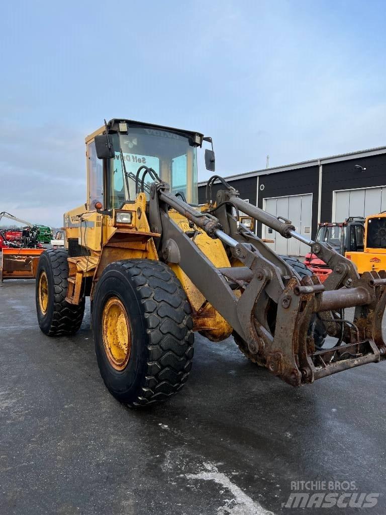 Volvo L90 B Kolové nakladače