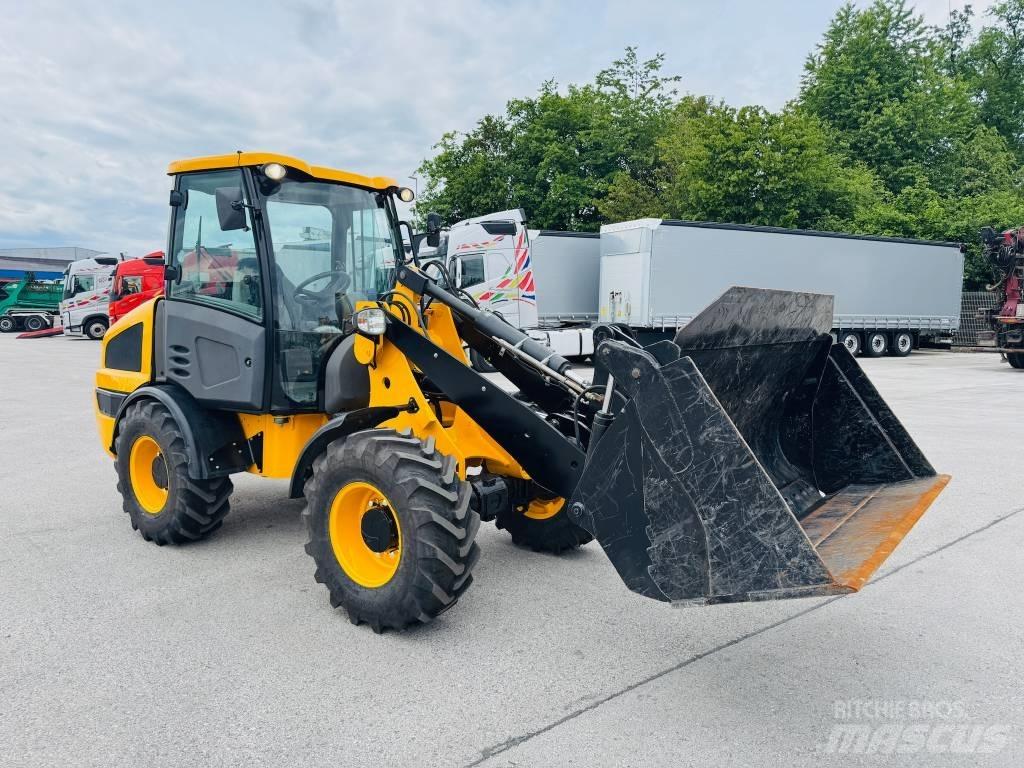 JCB 406 Kolové nakladače