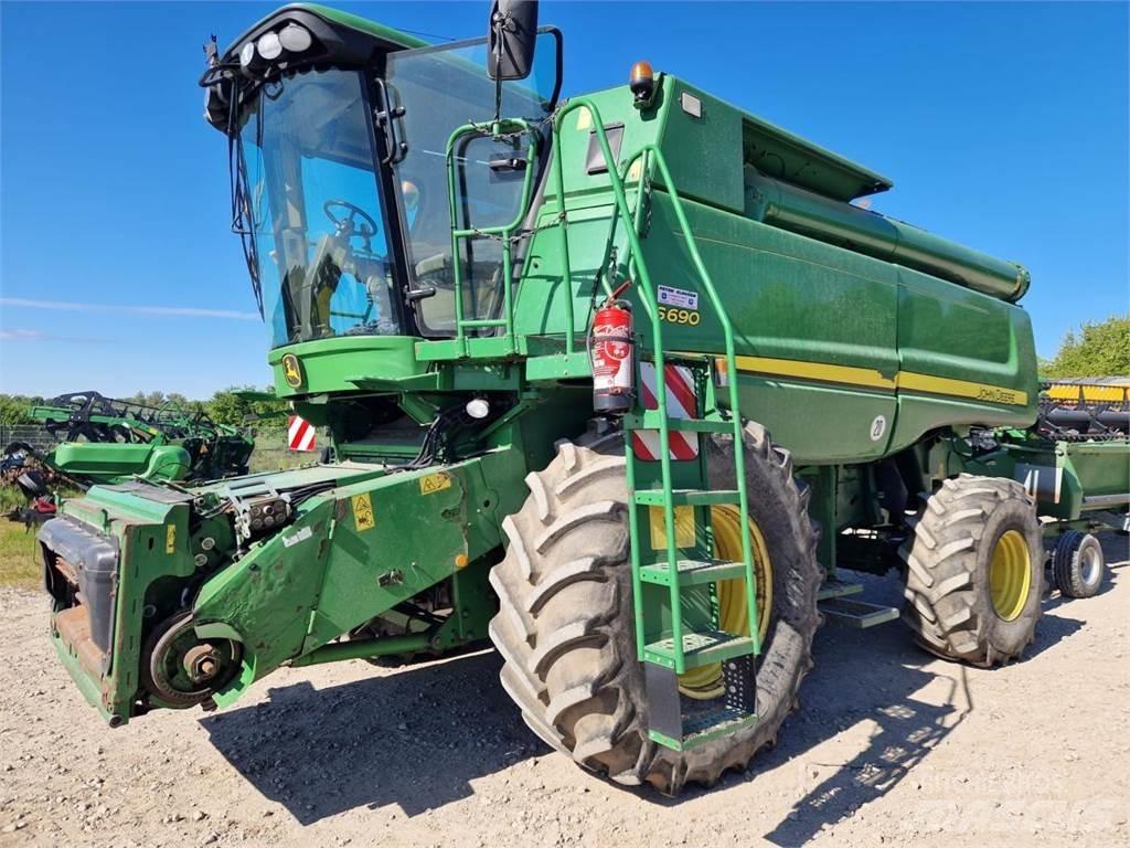 John Deere S690 Sklízecí mlátičky