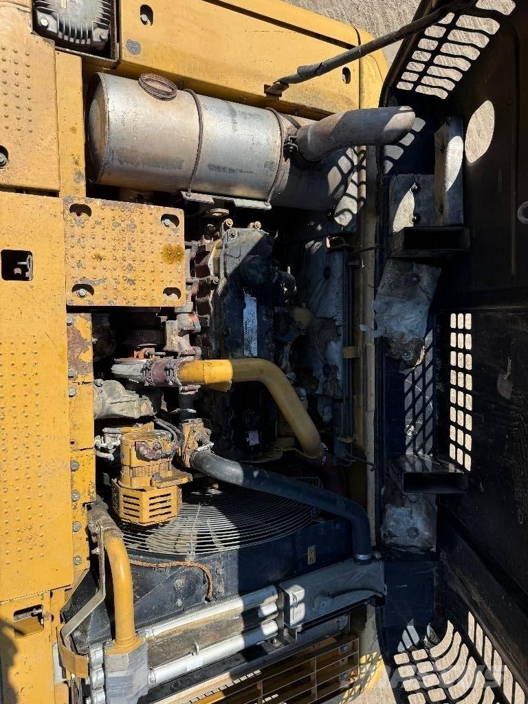 CAT 324 D Pásová rýpadla