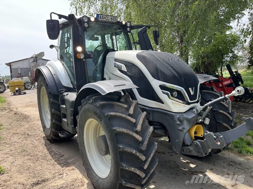 Valtra T 255 Traktory