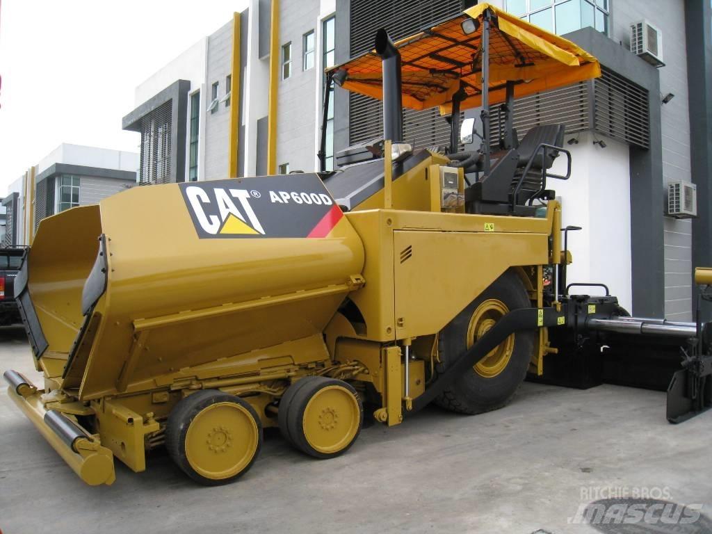 CAT AP 600 D Finišery