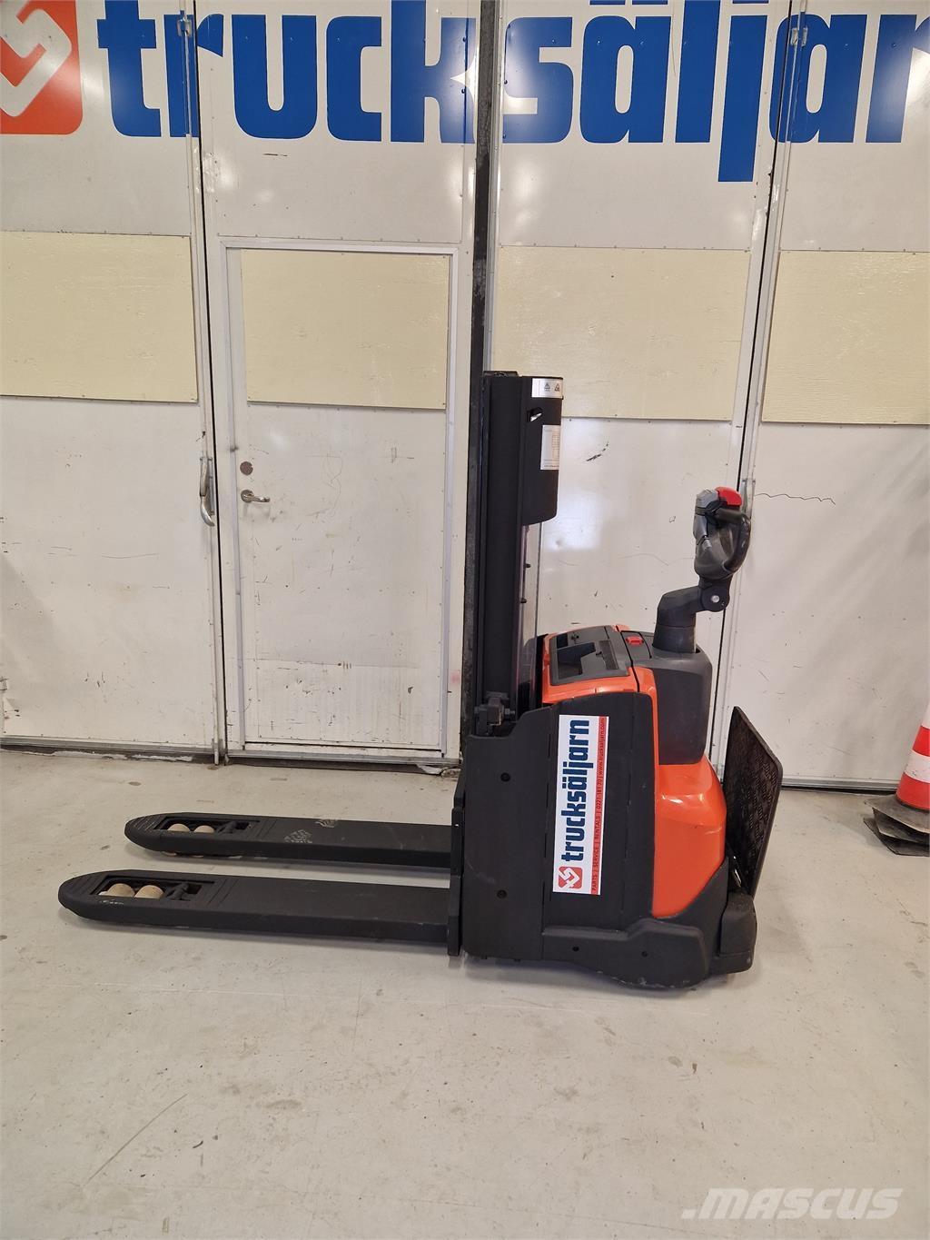 Toyota SWE200D Samohybné vozíky