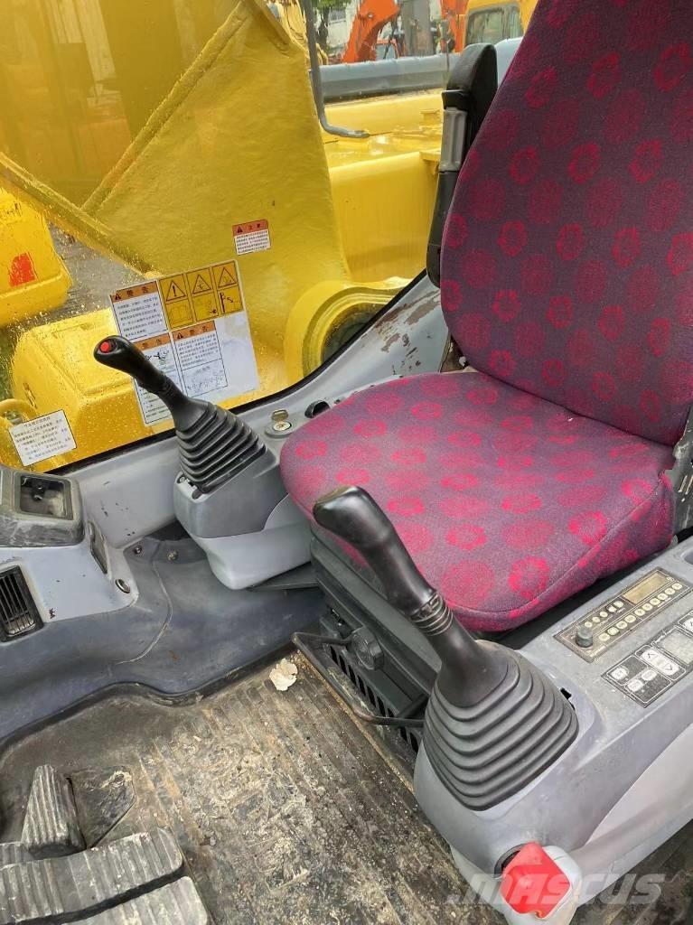 Komatsu 220 Pásová rýpadla