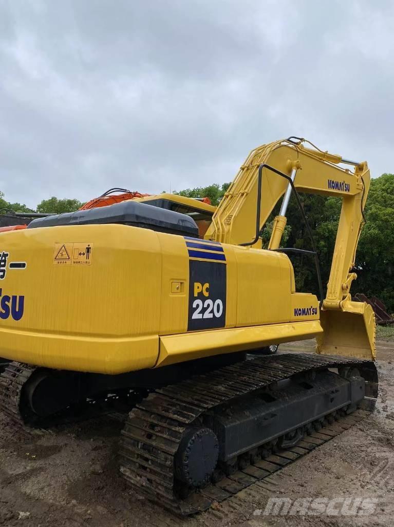 Komatsu 220 Pásová rýpadla
