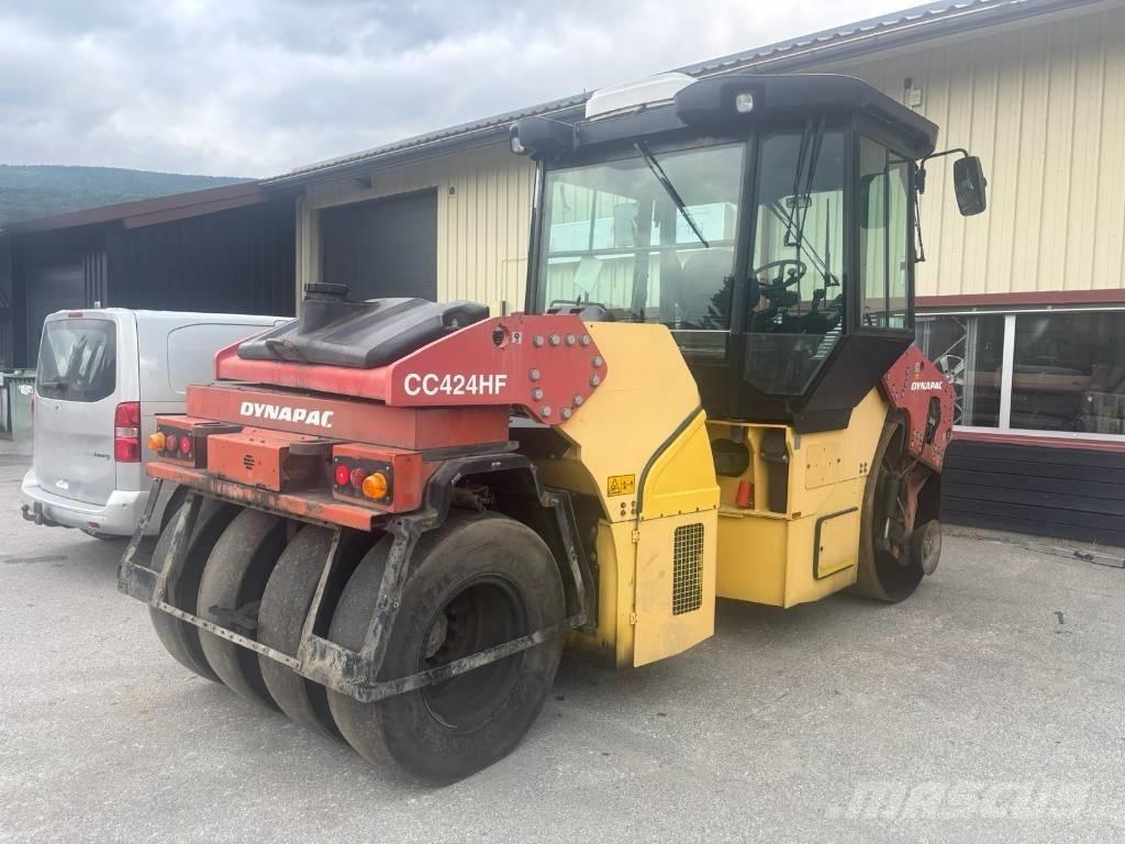 Dynapac CC 424 CHF Tahačové válce