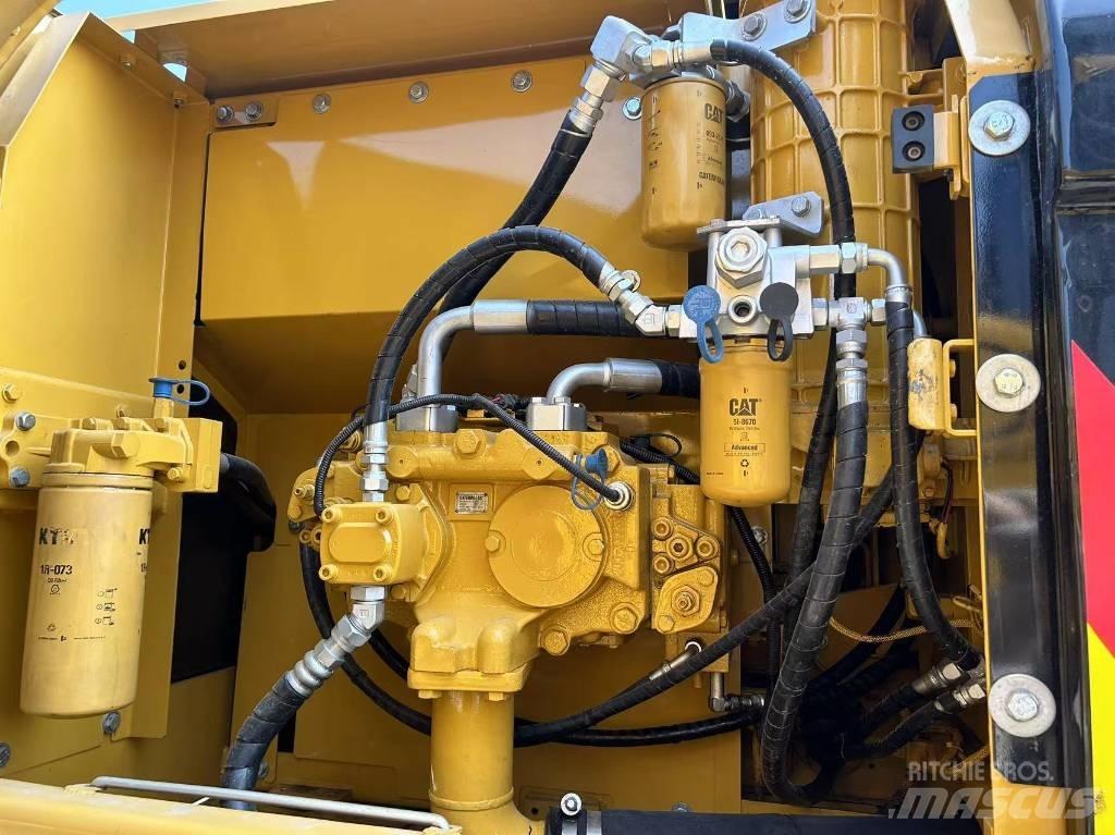 CAT 320D2 Midi rýpadla 7t - 12t