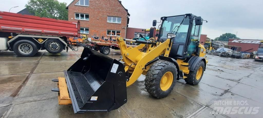 CAT 908M Kolové nakladače