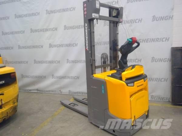 Jungheinrich ERC 212 Samohybné vozíky