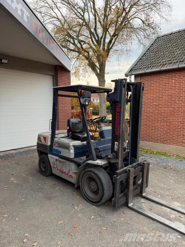 Komatsu FD30T-11E Dieselové vozíky