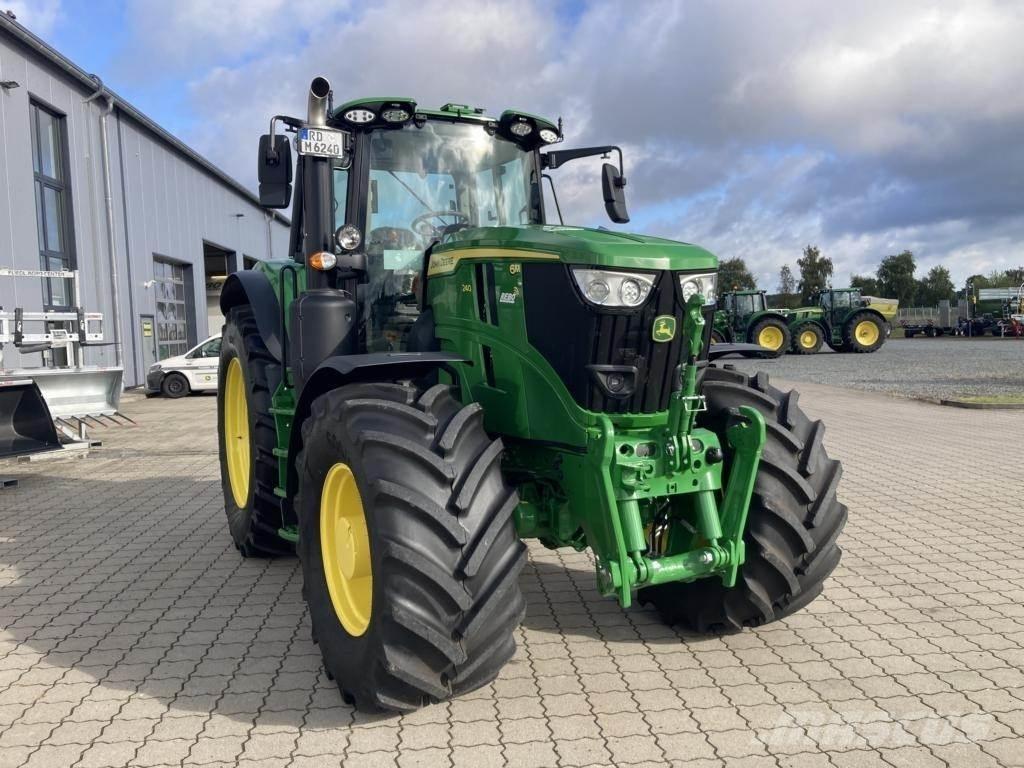 John Deere 6M240 Traktory