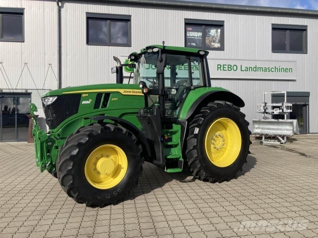 John Deere 6M240 Traktory