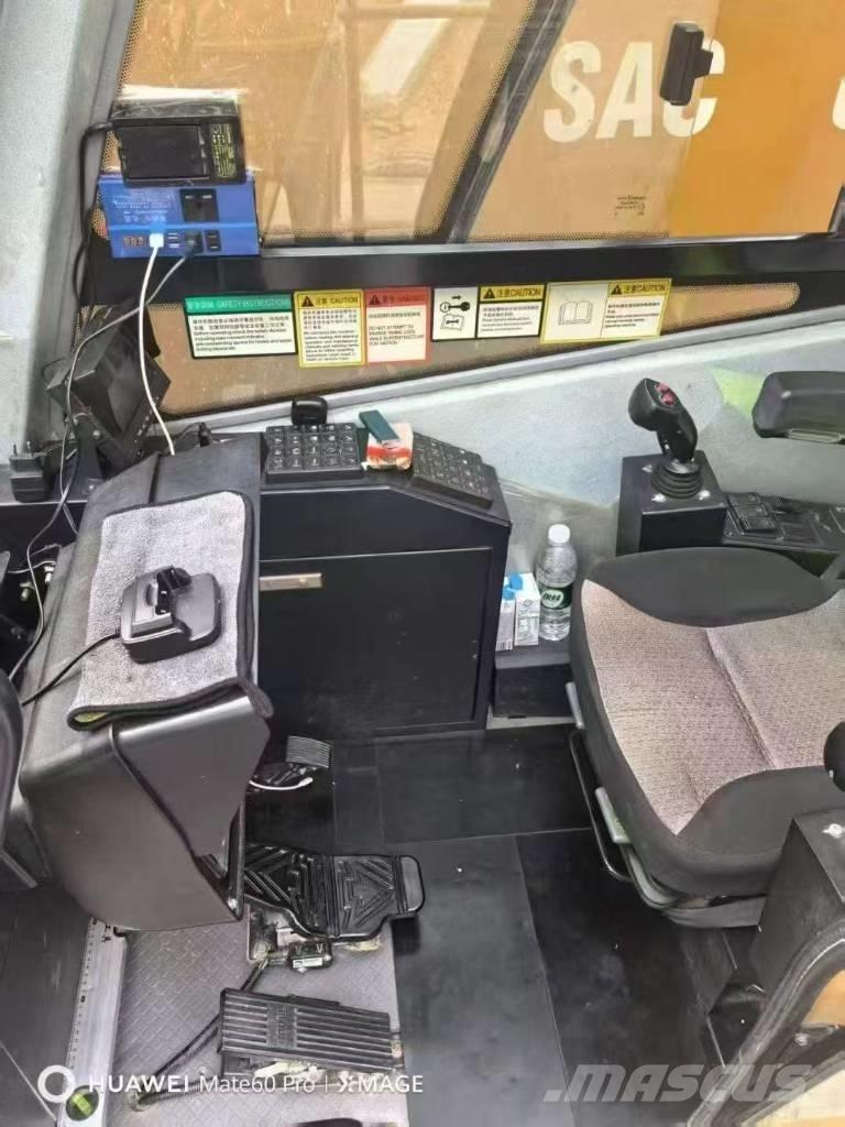 Sany SAC7000 T7 Univerzální terénní jeřáby