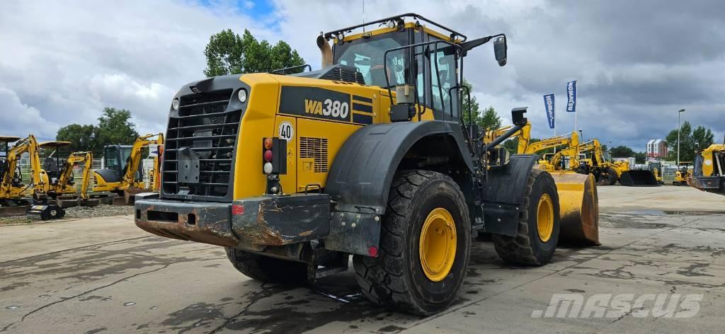 Komatsu WA380-8 Kolové nakladače