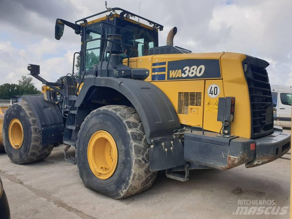 Komatsu WA380-8 Kolové nakladače