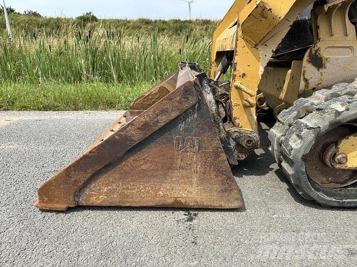 CAT 239D Pásové nakladače